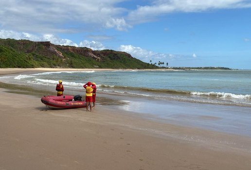 Bombeiros fazem buscas em pelo menos três praias do Litoral Sul