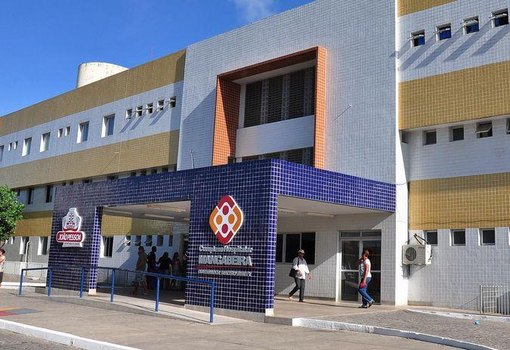 Vítima que teve fraturas nas pernas foi conduzida ao Trauminha, em Mangabeira