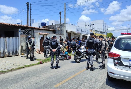 Policiais informaram que receberam denúncias sobre assaltos na região.