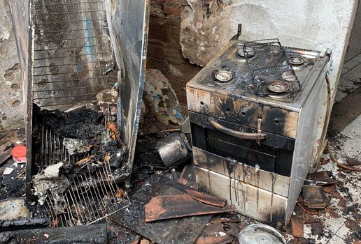 Eletrodomésticos de casa ficaram destruídos após incêndio