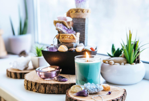 Cristais na decoração ajudam a equilibrar a energia da casa (Imagem: FotoHelin | Shutterstock)