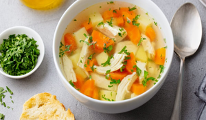 As baixas temperaturas pedem refeições quentes e nutritivas (Imagem: Anna_Pustynnikova | Shutterstock)