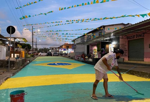 Ornamentação para a Copa une comerciantes em rua de João Pessoa