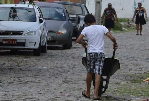 Cerca de 40 mil crianças paraibanas são vítimas do trabalho precoce
