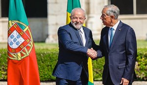 Lula participou de uma sessão solene em comemoração ao 49º aniversário da Revolução dos Cravos