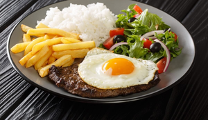 Bife a cavalo (Imagem: Sergii Koval | Shutterstock)