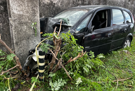 Acidente aconteceu por volta das 16h.