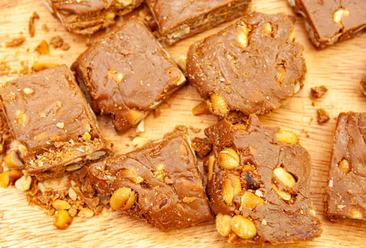Pé-de-moleque com chocolate (Imagem: Sergio Yoneda | Shutterstock)