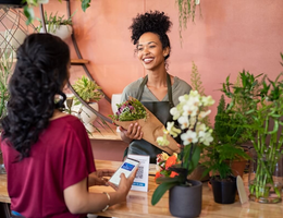 A experiência do cliente é fundamental para a marca se destacar no mercado (Imagem: Rido | Shutterstock)