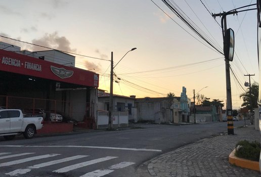 Dia começou com tempo firme em alguns pontos da cidade