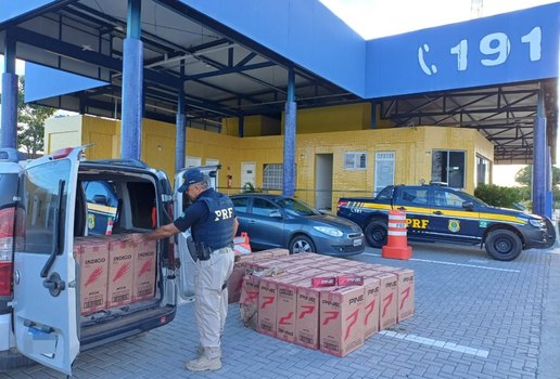 PRF Apreende 17.500 Maços de Cigarros Contrabandeados e Recupera Veículo Roubado na Paraíba