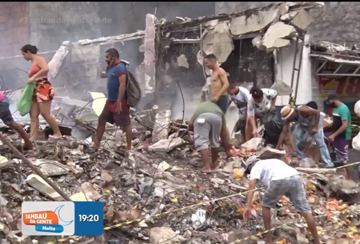 Saque em supermercado incendiado termina com criança ferida e cofre roubado