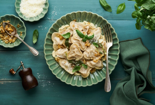 Ravioli com carne e cebola caramelizada (Imagem: Katarzyna Hurova | Shutterstock)
