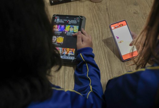 Saude alerta tela criancas 2 1536x1024