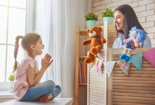 As férias escolares podem ser uma oportunidade valiosa de conexão afetiva e desenvolvimento emocional (Imagem: Yuganov Konstantin | Shutterstock)