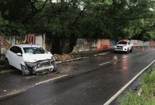 Acidente aconteceu no bairro do Varadouro, em João Pessoa
