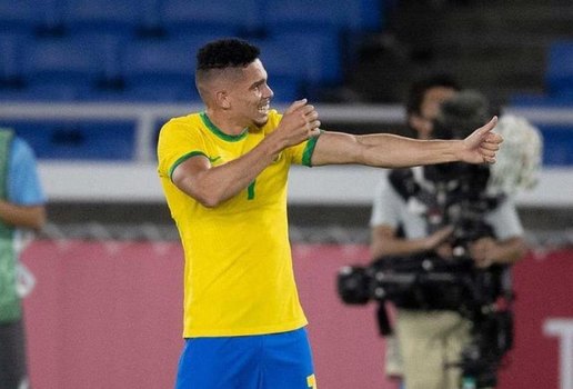 Paulinho marcou o quarto gol do Brasil nesta quinta (22)