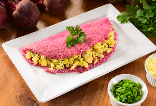 Tapioca de beterraba com ovo mexido (Imagem: Marcelo_Krelling | Shutterstock)