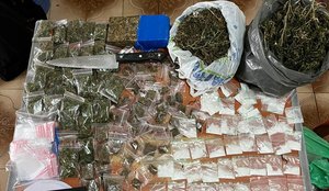 Idoso preso com mais de 100 papelotes de drogas alega consumo próprio