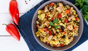 Salada de frango com legumes (Imagem: Iaroshenko Maryna | Shutterstock)