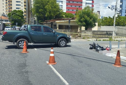 Motocicleta foi atingida por caminhonete