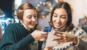 Em encontros sociais na Holanda, o momento de pagar a conta é levado a sério, com divisão rigorosa dos valores (Imagem: Reprodução digital | Shutterstock) (Imagem: frantic00 | Shutterstock)