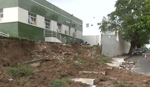 Muro do Hospital das Clínicas desabou