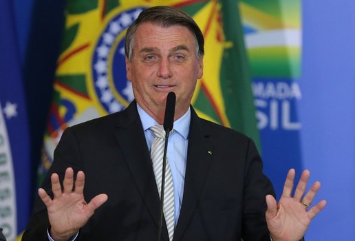 Bolsonaro confirma retorno ao Brasil no fim do mês