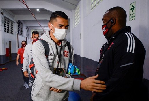 O goleiro paraibano Santos vai ficar no bando do Flamengo para o jogo no Peru