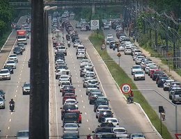 Trânsito lento na BR-230, em João Pessoa