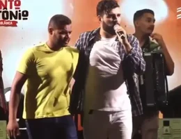 Cantor que recebeu no palco suspeito de matar ex namorada revela tristeza