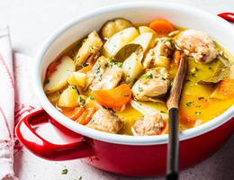Ensopado de frango (Imagem: Nina Firsova | Shutterstock)