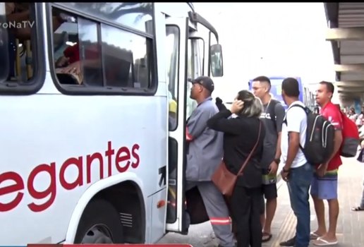 Demora dos ônibus atrapalha integração em João Pessoa, dizem usuários