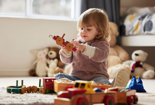 É importante adotar alguns cuidados com as crianças em casa nas férias (Imagem: PeopleImages.com - Yuri A | Shutterstock)