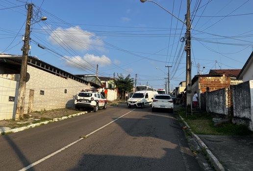 Dupla suspeita de assaltos é detida após colidir contra viatura da PM em João Pessoa