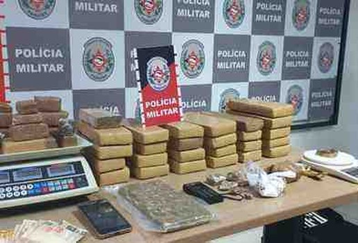 Policia Militar desarticula ponto de distribuicao do trafico e apreende 20 kg de drogas na Capital