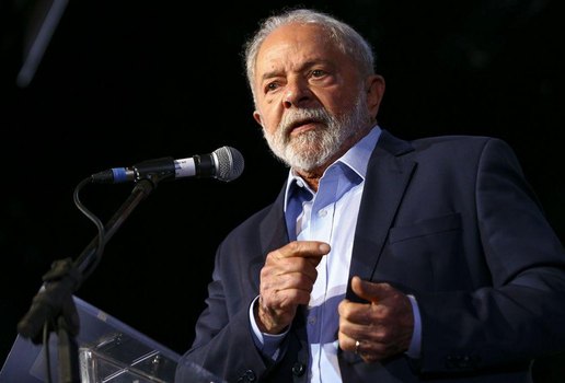 Presidente eleito Luiz Inácio Lula da Silva toma posse em Brasília