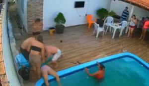 Menina sugada por piscina