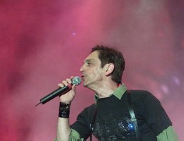 Paulo Miklos ex vocalista dos Titas e internado na UTI em hospital de SP