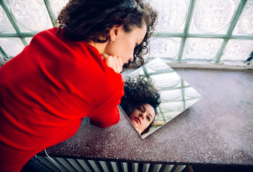 A  autoestima é consequência direta do autoconhecimento (Imagem: ShutterDivision | Shutterstock)