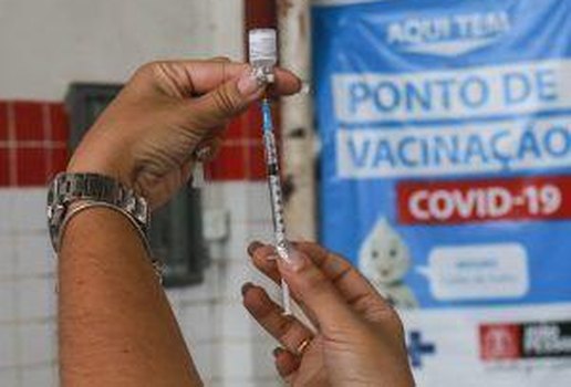 Neste sábado (22), crianças com 11 anos sem comorbidades começaram a receber a dose do imunizante.