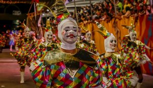 Carnaval Tradicao de Joao Pessoa atrai multidao na primeira noite de desfiles 14