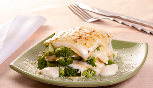 Lasanha de brócolis com molho branco (Imagem: ArtbyPixel | Shutterstock)