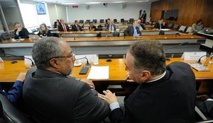 Especialistas defendem maior participacao dos estados na arrecadacao de impostos