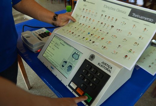 Informações falsas sobre urnas eletrônicas