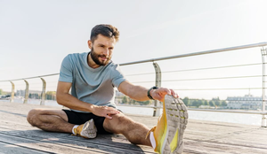 A flexibilidade corporal é essencial para a realização de atividades diárias e exercícios físicos (Imagem: muse studio | Shutterstock)