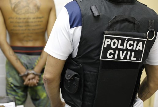 Homem acusado de praticar mortes e assaltos e preso em Cabedelo delegado diego garcia policia civil delegacia 09