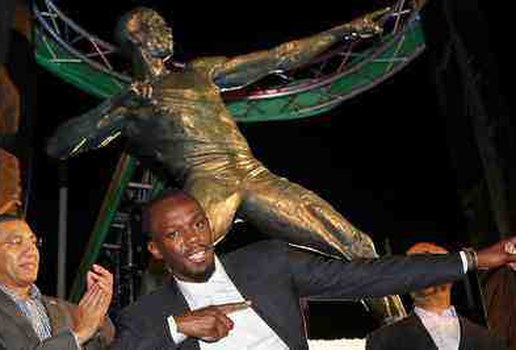 Bolt estatua