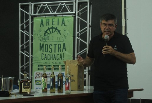Produtores de cachaça expõem inovações de produtos em evento na Paraíba