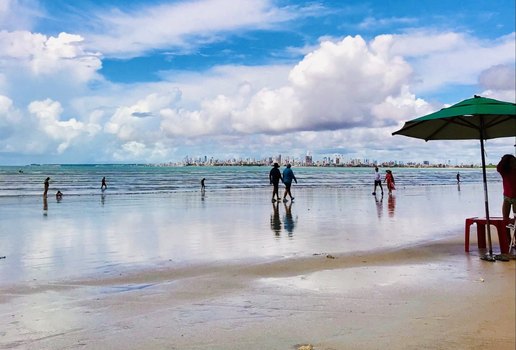 Dia deve ser marcado por períodos de muito sol com chuva a qualquer hora